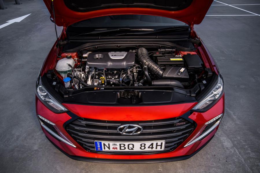 Моторный отсек Hyundai Elantra SR Turbo 2016 года  (AU) (фото 14 из 31)